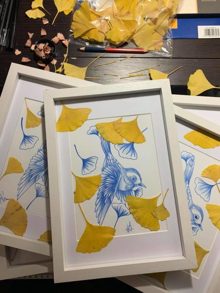 print oiseau bleu et feuilles de ginkgo encadrés