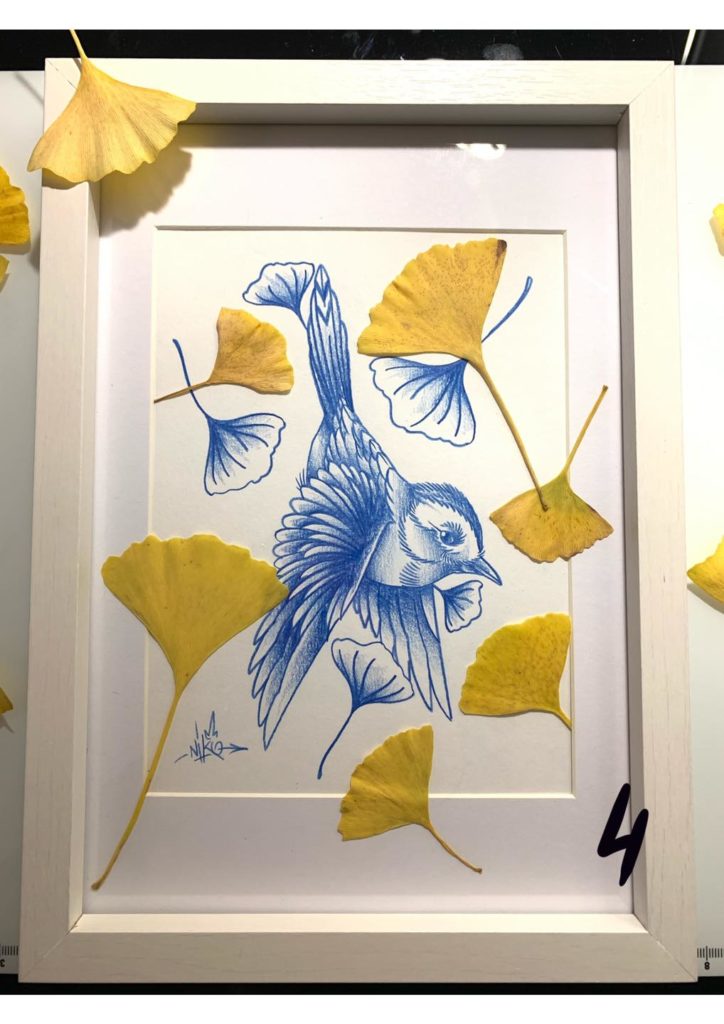 print oiseau bleu et feuille de ginkgo encadré